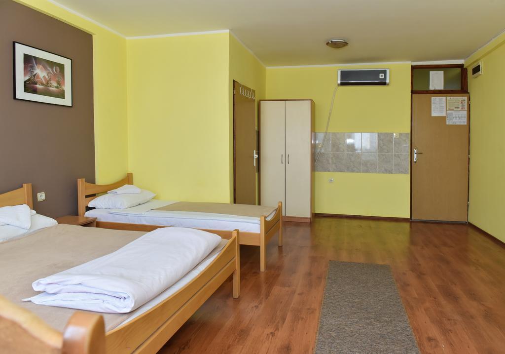 Hostel Milkaza Novi Sad Luaran gambar