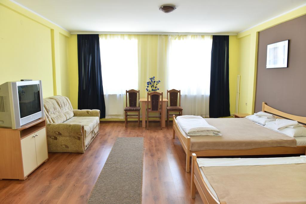 Hostel Milkaza Novi Sad Luaran gambar