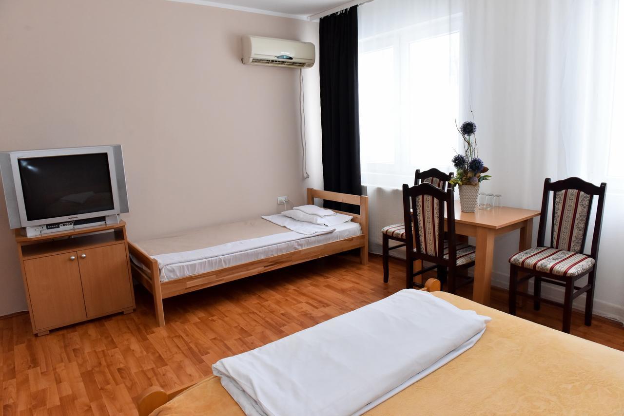 Hostel Milkaza Novi Sad Luaran gambar