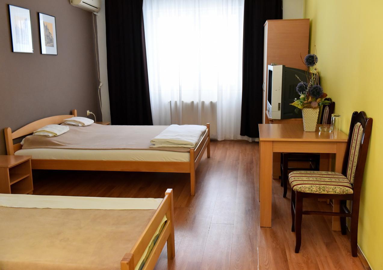 Hostel Milkaza Novi Sad Luaran gambar