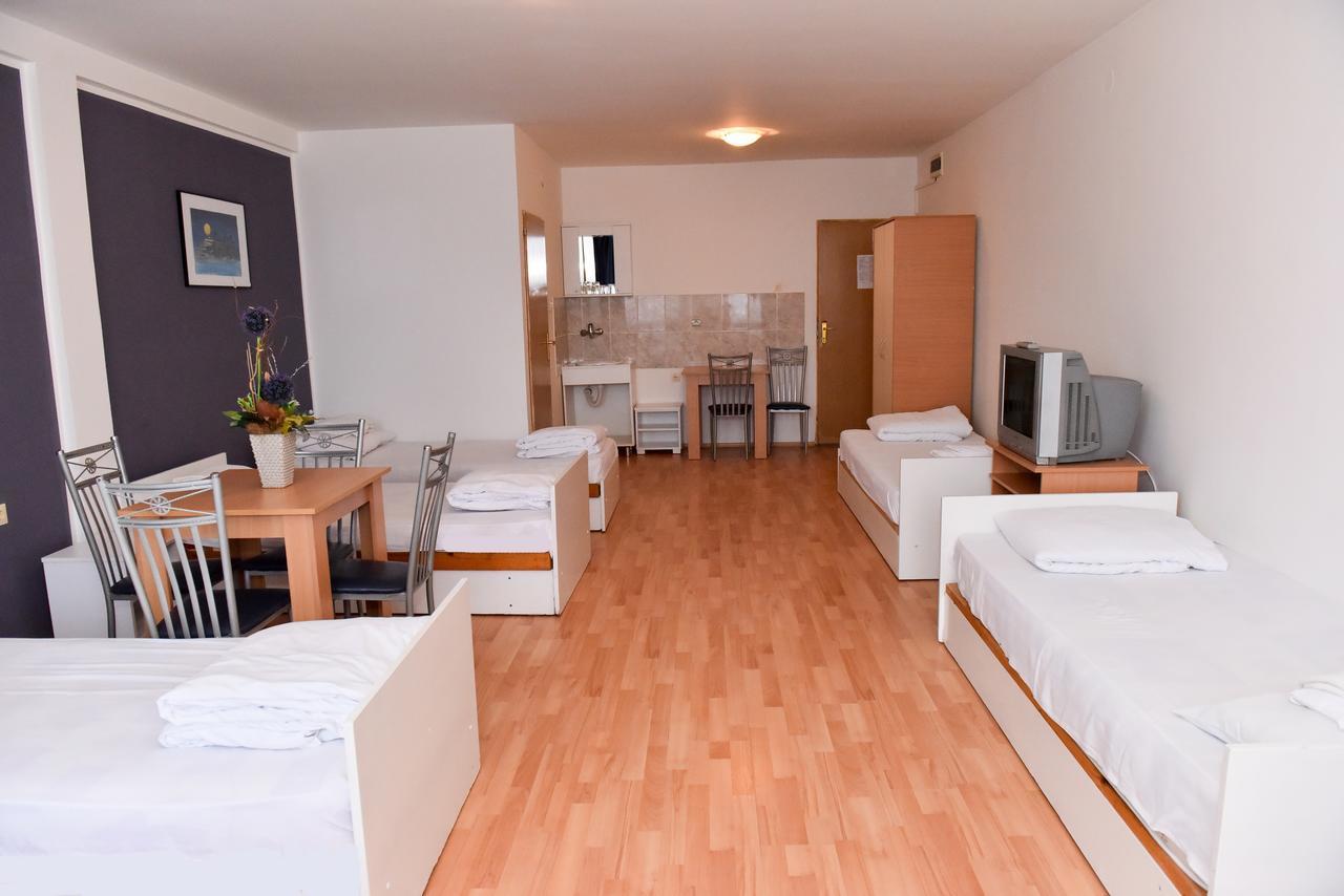 Hostel Milkaza Novi Sad Luaran gambar