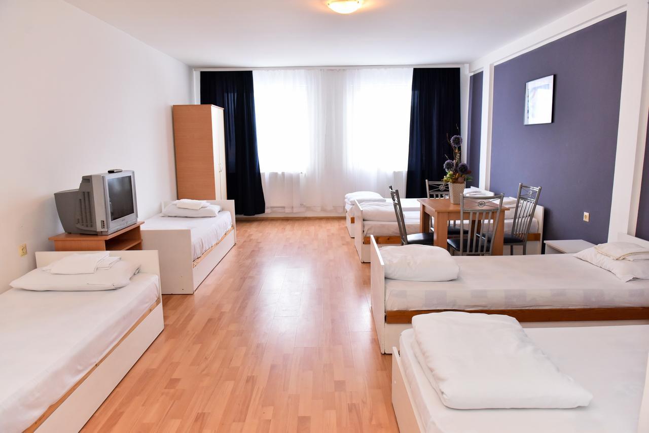 Hostel Milkaza Novi Sad Luaran gambar