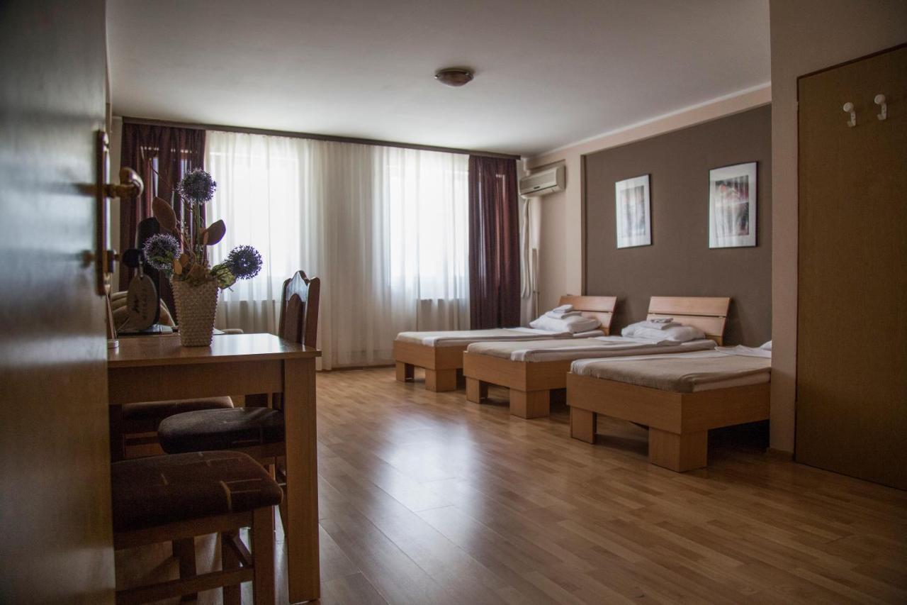 Hostel Milkaza Novi Sad Luaran gambar
