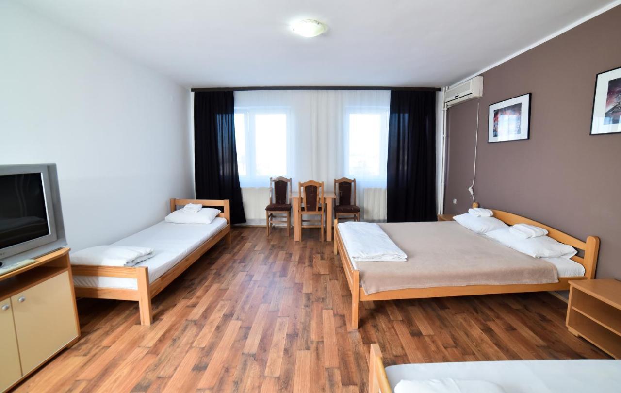 Hostel Milkaza Novi Sad Luaran gambar